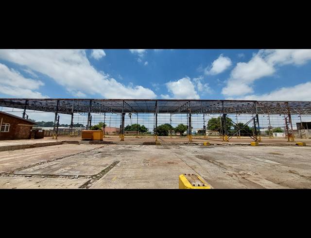 1,000M² WAREHOUSE FOR SALE IN CLAYVILLE
